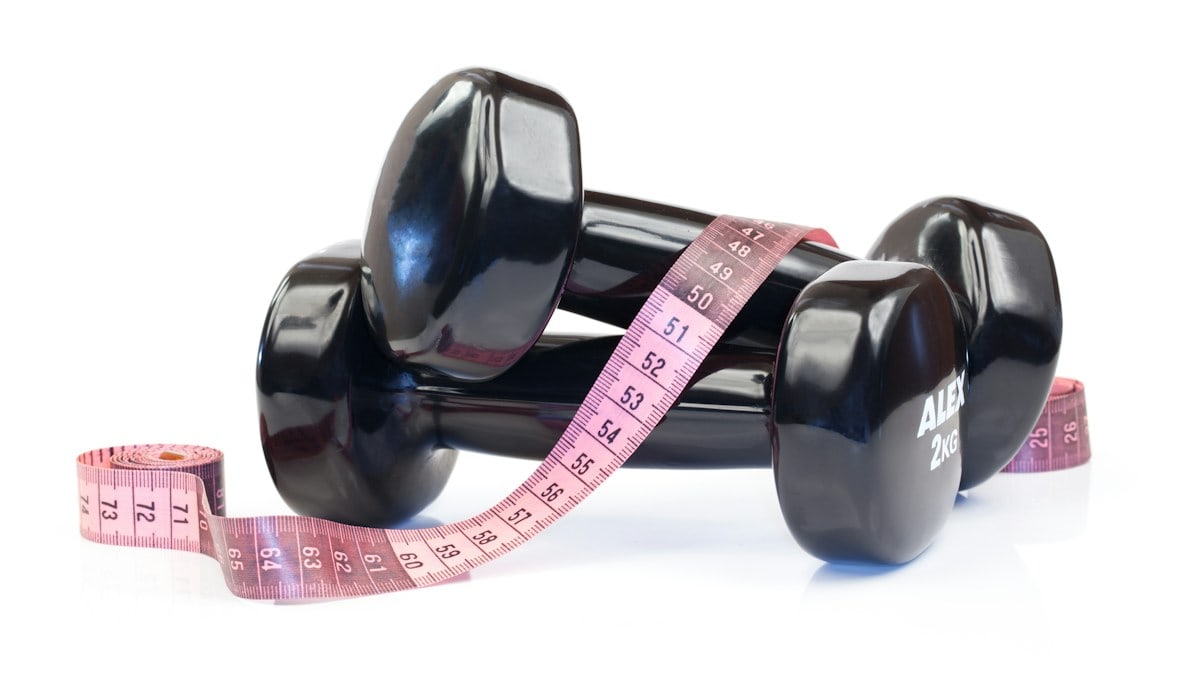 a pair of dumbs with a measuring tape around them